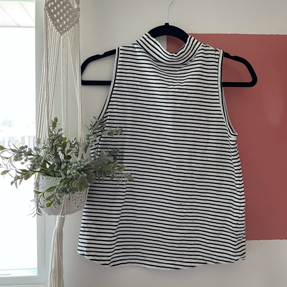 Universal thread mock neck tank
